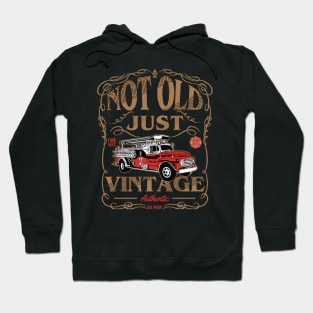 Retired Firefighter Grandpa que Fire Truck Hoodie